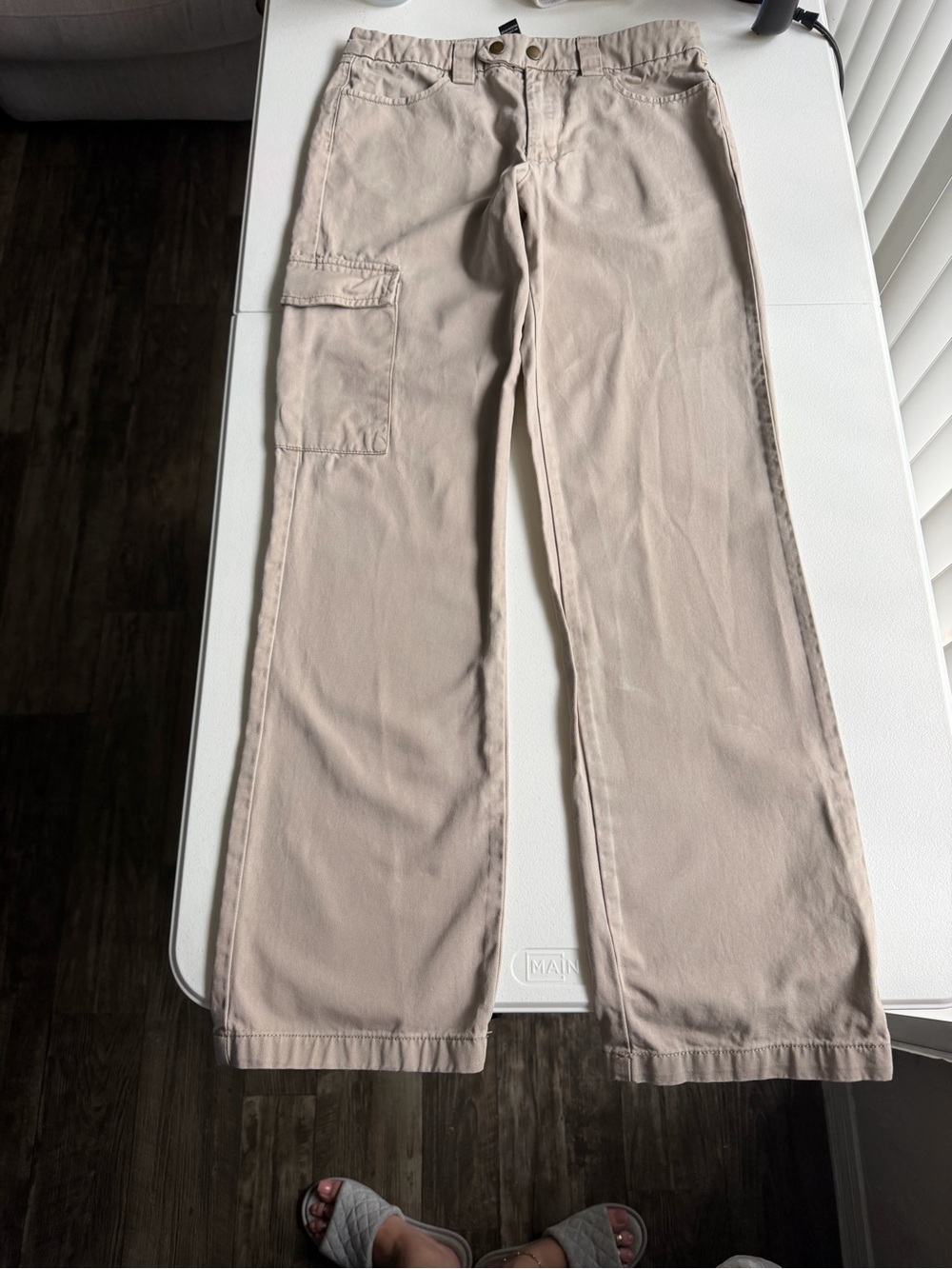 Forever 21 tan cargo pants in a US small T0097